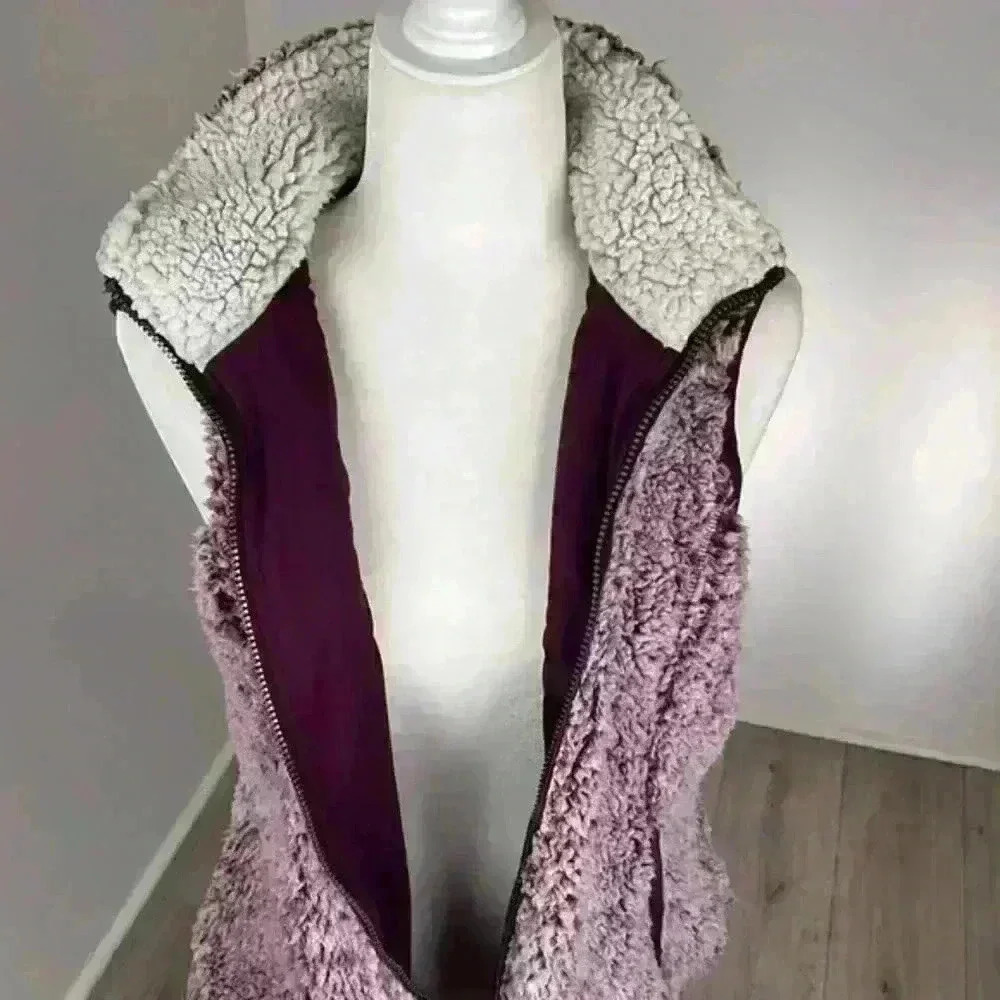 GreenTea Purple & White Sherpa Vest Size M - Picture 3 of 10